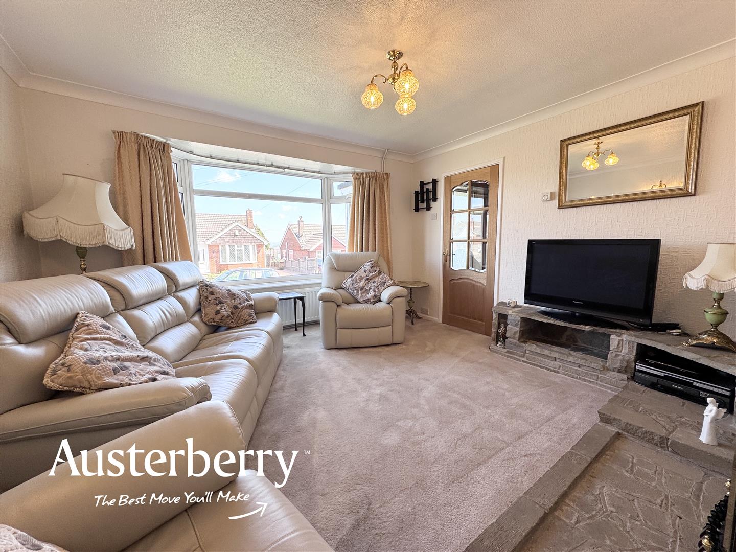 3 bed property in Hollies Drive, Stoke-On-Trent
